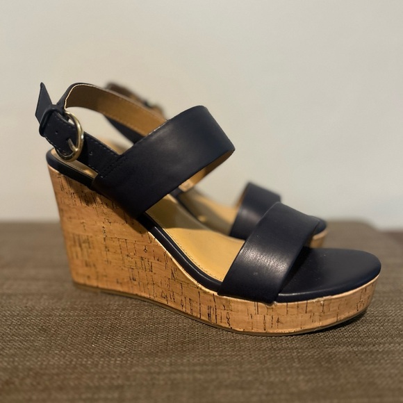 Lauren Conrad Elegant Navy Sandals - Picture 3 of 8